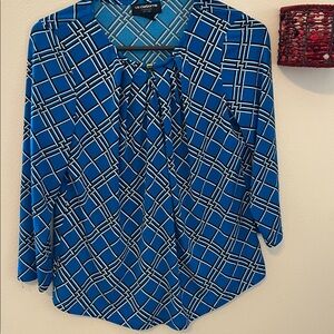 😍Liz Claiborne Women's Petites Top 3/4 Gathered pleated front Sleeve L Petite